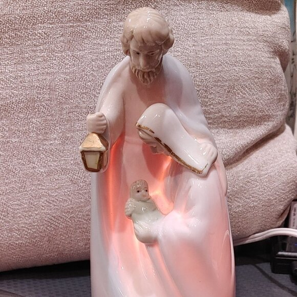 Porcelain Lamp Cover With Baby Jesus, Mary & Joseph - Picture 6 of 8